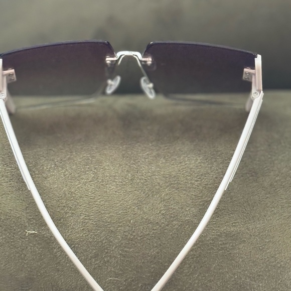 Trendy sunglasses - Picture 3 of 3